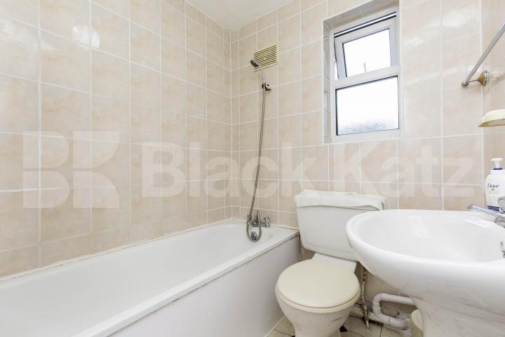 Set on the top floor of a period conversion lays this beautiful flat Sydney Road, Turnpike Lane